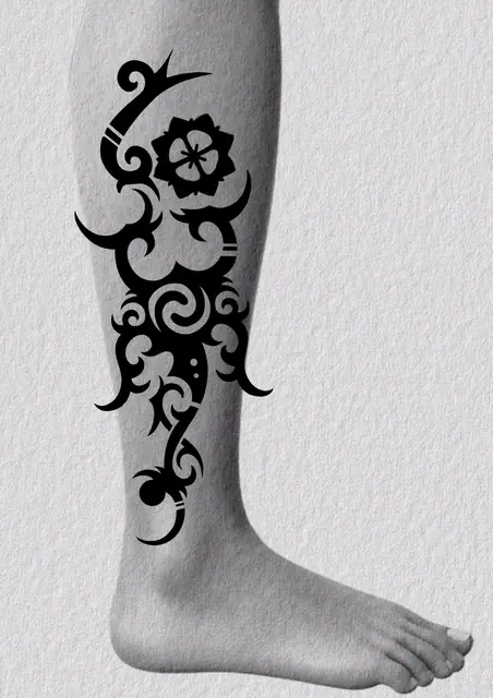 Diseño de tatuaje polinesio disponible para reservar maorí con líneas curvas y ornamento, dibujado por Leo Martínez en Koru Tatau · A Sailor's Grave Tattoo Barcelona, Granollers.