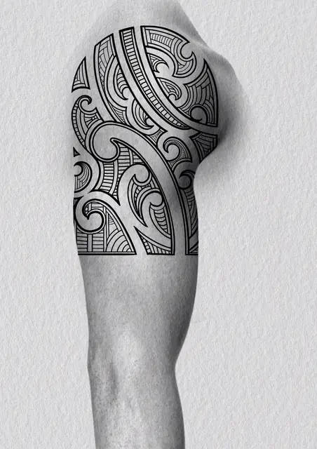 Diseño de tatuaje polinesio disponible para reservar de estilo polinesio con simbología marina, dibujado por Leo Martínez en Koru Tatau · A Sailor's Grave Tattoo Barcelona, Granollers.