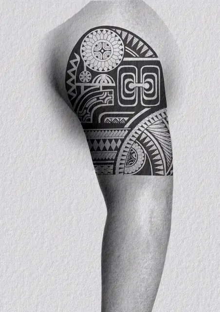 Diseño de tatuaje polinesio disponible para reservar maorí con líneas curvas y ornamento, dibujado por Leo Martínez en Koru Tatau · A Sailor's Grave Tattoo Barcelona, Granollers.
