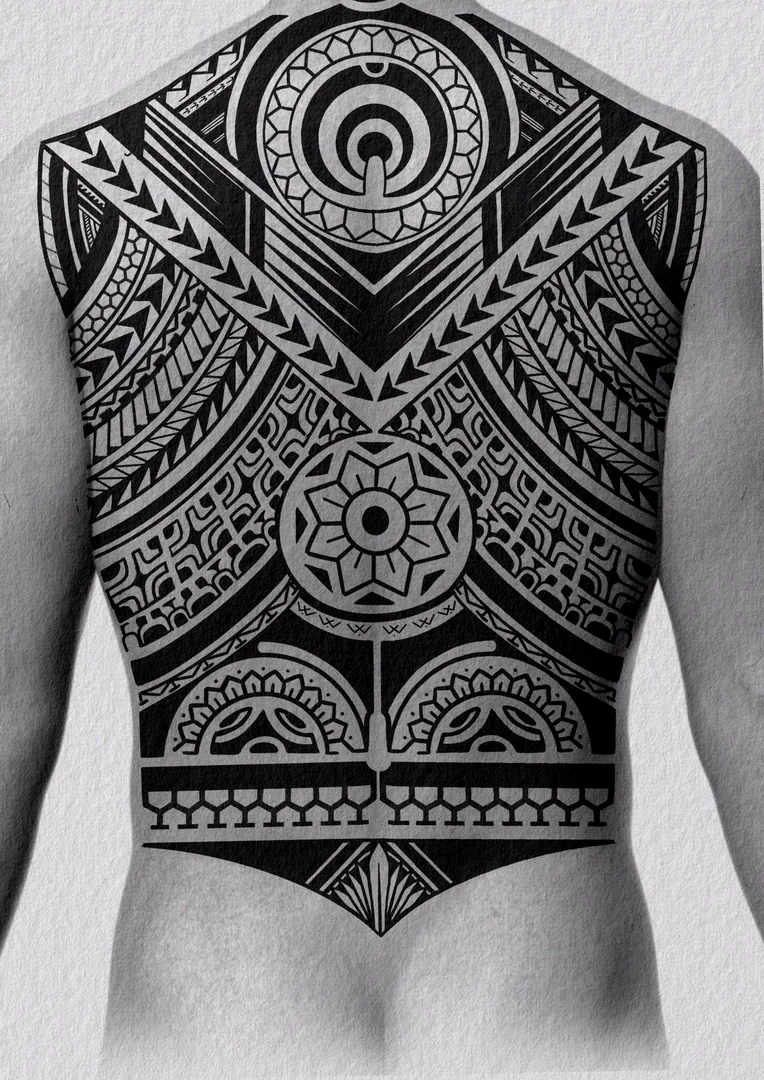 Diseño de tatuaje polinesio disponible para reservar con motivos maoríes y espirales koru, dibujado por Leo Martínez en Koru Tatau · A Sailor's Grave Tattoo Barcelona, Granollers.