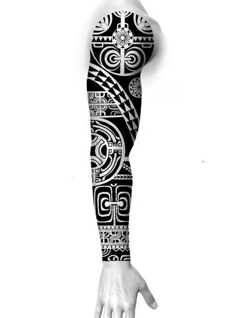 Diseño de tatuaje polinesio disponible para reservar con motivos maoríes y espirales koru, dibujado por Leo Martínez en Koru Tatau · A Sailor's Grave Tattoo Barcelona, Granollers.