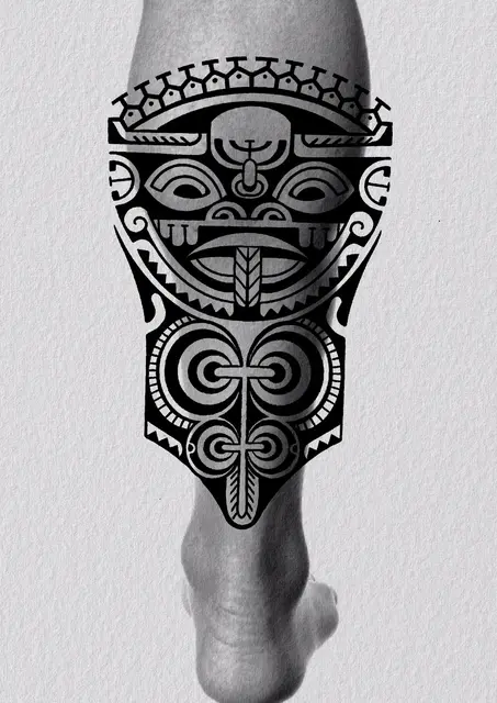 Diseño de tatuaje polinesio disponible para reservar polinesio con hibisco y creciente lunar, dibujado por Leo Martínez en Koru Tatau · A Sailor's Grave Tattoo Barcelona, Granollers.