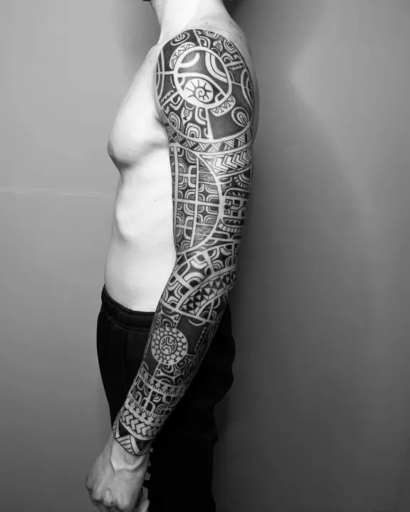 Polynesian tribal tattoo on a full arm sleeve, designed freehand by Leo Martínez at A Sailor's Grave Tattoo, Granollers (Barcelona).