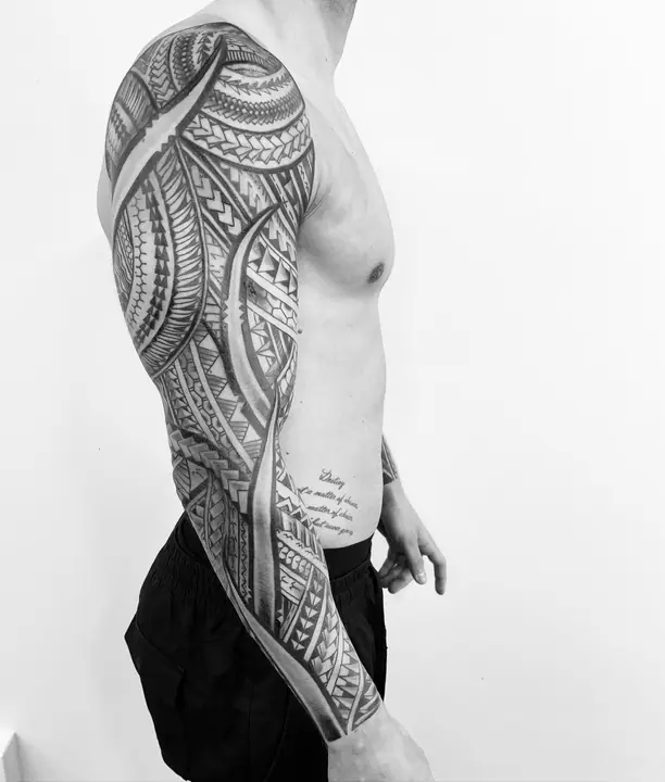 Polynesian tribal tattoo on a full arm sleeve, designed freehand by Leo Martínez at A Sailor's Grave Tattoo, Granollers (Barcelona).