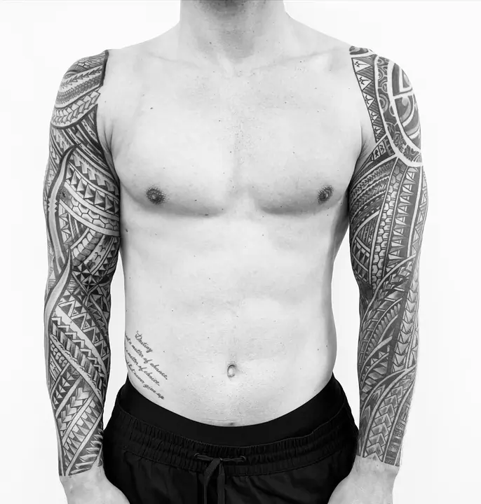 Polynesian tribal tattoo on a full arm sleeve, designed freehand by Leo Martínez at A Sailor's Grave Tattoo, Granollers (Barcelona).