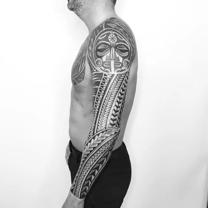 Polynesian tribal tattoo on a full arm sleeve, designed freehand by Leo Martínez at A Sailor's Grave Tattoo, Granollers (Barcelona).