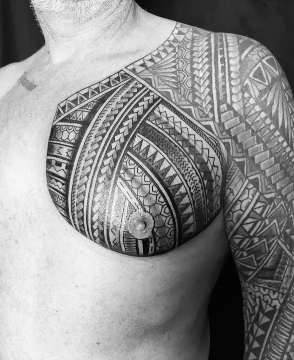 Polynesian tribal tattoo on the chest, designed freehand by Leo Martínez at A Sailor's Grave Tattoo, Granollers (Barcelona).